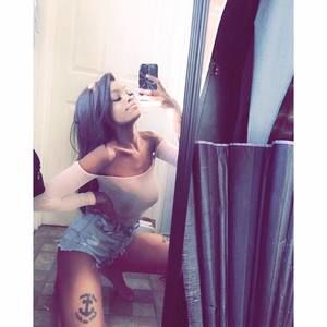 Meet your Posher, Desiree